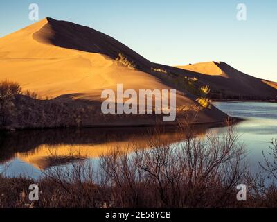 Lever du soleil au parc national Bruneau Dunes de l'Idaho Banque D'Images