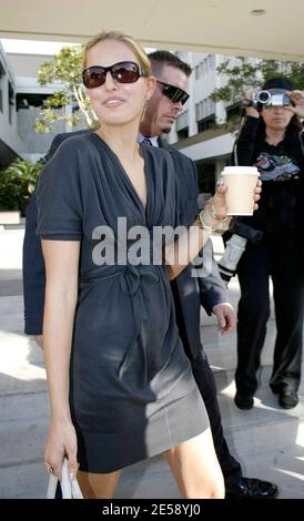 Le Supermodel tchèque et le Victoria Secret Angel Karolina Kurkova étaient en ville cet après-midi et se sont arrêtés pour un repas rapide à la salle de presse de West Hollywood, CA. 11/29/07. [[wam]] Banque D'Images