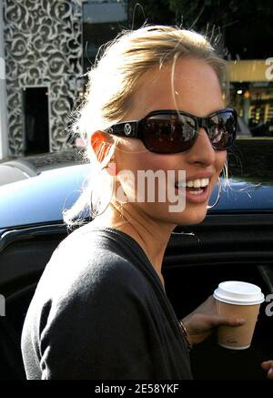 Le Supermodel tchèque et le Victoria Secret Angel Karolina Kurkova étaient en ville cet après-midi et se sont arrêtés pour un repas rapide à la salle de presse de West Hollywood, CA. 11/29/07. [[wam]] Banque D'Images