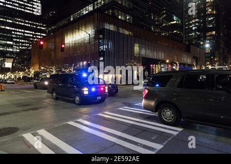 Seattle, États-Unis. 20 janvier 2021. En début de soirée, les manifestants défilent dans la manifestation d'inauguration de l'abolition de la glace. Banque D'Images