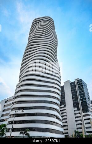 Vue de dessous du bâtiment point à Puerto Santa Ana, Guayaquil, Equateur. Banque D'Images