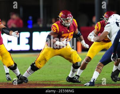 (PHOTOS DU FICHIER).ancien agent de garde offensif des chevaux de Troie USC (75) Alijah Vera-Tucker devrait passer le 1er tour de la version finale de la NFL, ici il est photographié le 19 octobre 2019 par rapport aux Arizona Wildcats, la version finale de la NFL aura lieu à Cleveland, Ohio, le 29 avril 2021.(crédit obligatoire : Jose/MarinMedia.org/Cal Sport Media) (photographe complet absolu et crédits requis) Banque D'Images