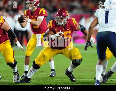 (PHOTOS DU FICHIER).ancien agent de garde offensif des chevaux de Troie USC (75) Alijah Vera-Tucker devrait passer le 1er tour de la version finale de la NFL, ici il est photographié le 19 octobre 2019 par rapport aux Arizona Wildcats, la version finale de la NFL aura lieu à Cleveland, Ohio, le 29 avril 2021.(crédit obligatoire : Jose/MarinMedia.org/Cal Sport Media) (photographe complet absolu et crédits requis) Banque D'Images