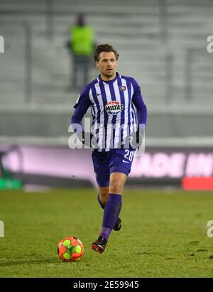 Aue, Allemagne. 26 janvier 2021. Football : 2. Bundesliga, FC Erzgebirge Aue - Würzburger Kickers, Matchday 18, à Erzgebirgsstadion. Sören Gonther d'Aue joue le ballon. Credit: Robert Michael/dpa-Zentralbild/dpa - NOTE IMPORTANTE: Conformément aux règlements de la DFL Deutsche Fußball Liga et/ou de la DFB Deutscher Fußball-Bund, il est interdit d'utiliser ou d'avoir utilisé des photos prises dans le stade et/ou du match sous forme de séquences et/ou de séries de photos de type vidéo./dpa/Alay Live News Banque D'Images