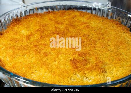 Dessert de blé râpé, kadayif. Turkhish nourriture traditionnelle douce Banque D'Images