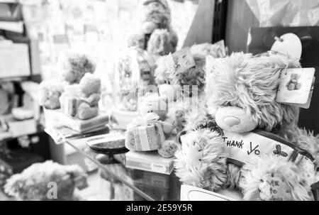 JOHANNESBURG, AFRIQUE DU SUD - 06 janvier 2021: Johannesburg, Afrique du Sud - juillet 05 2011: Intérieur d'une carte de vœux et boutique de cadeaux Banque D'Images
