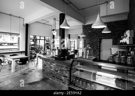 JOHANNESBURG, AFRIQUE DU SUD - 06 janvier 2021: Johannesburg, Afrique du Sud - 13 décembre 2012: Vue intérieure d'un café et d'une boulangerie vides Banque D'Images