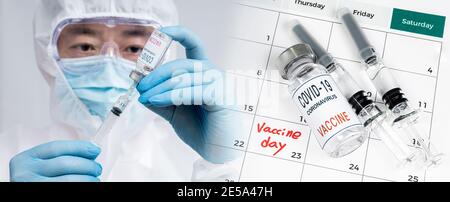 Un calendrier avec la date de la vaccination avec le médecin tenant le vaccin. Banque D'Images