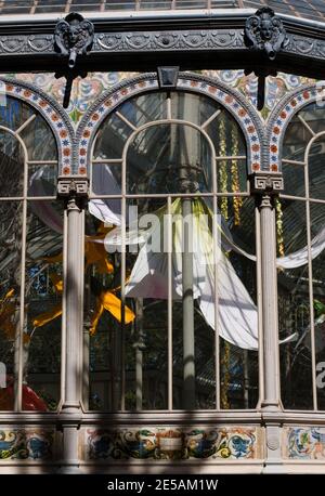 Flores gigantes expuestas en el Palacio de Cristal Banque D'Images