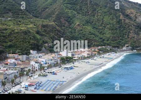 La plage de la ville balnéaire de Scilla, Reggio Calabria, Italie Banque D'Images