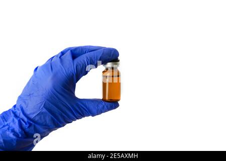 ampoule en verre avec vaccin covid19 dans la main du médecin Banque D'Images