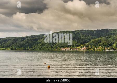 Vue sur le lac de Constance jusqu'au village de Bodman, Bade-Wurtemberg, Allemagne Banque D'Images