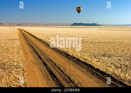 Vol en montgolfière au-dessus de Sesriem, Namibie. Banque D'Images