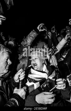 Les partisans du Brexit réagissent face à la sortie de la Grande-Bretagne de l'Union européenne à 23 heures le 31 janvier 2020 sur la place du Parlement, à Londres, au Royaume-Uni. Banque D'Images