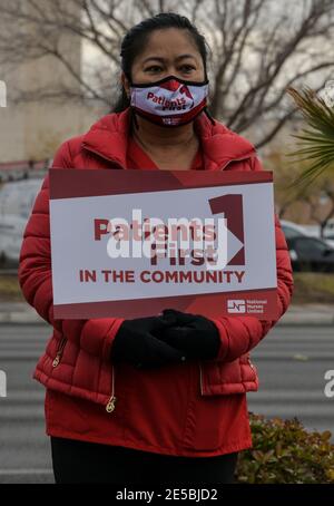 Las Vegas NV, États-Unis. 27 janvier 2021. Le syndicat Healthcare Workers proteste devant l'hôpital de Mountainview à Las Vegas, NV, le 27 janvier 2021. Crédit : Dee CEE carter/Media Punch/Alay Live News Banque D'Images