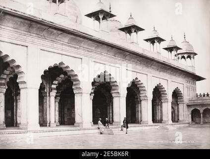 Photographie du XIXe siècle : façade du Moti Masjid, Agra, inde. Samuel Bourne photo. Banque D'Images