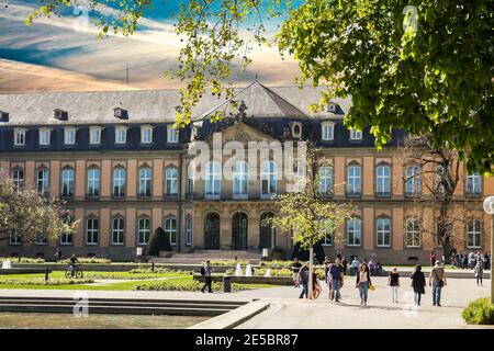 Allemagne, Stuttgart: Schlossplatz (place du château): Schlossplatz est la plus grande place du centre-ville de Stuttgart Banque D'Images