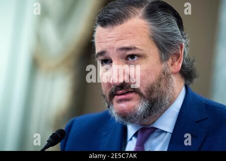 Washington, États-Unis. 26 janvier 2021. ÉTATS-UNIS - JANVIER 26 (DOSSIER): Le sénateur Ted Cruz, R-Texas, pose des questions à Gina Raimondo, candidate à la secrétaire au Commerce, lors de son audience de confirmation du Comité sénatorial du Commerce, des Sciences et des Transports, dans l'édifice Russell du Bureau du Sénat à Washington, DC, le mardi 26 janvier 2021. (Photo de Tom Williams/Pool/Sipa USA) crédit: SIPA USA/Alay Live News Banque D'Images