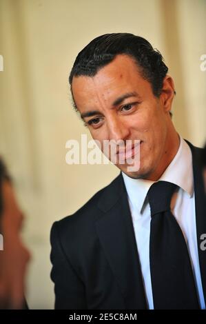 L'avocat français Karim Achoui (L) comparaît au tribunal d'assises de Paris, France, le 2 octobre 2008, le premier jour du procès d'Assem du gangster Antonio Ferrara. Achoui apparaît en complicité pour le tri de la prison de Fresnes par Ferrara en 2003. Photo de Mousse/ABACAPRESS.COM Banque D'Images