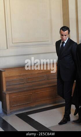 L'avocat français Karim Achoui (L) comparaît au tribunal d'assises de Paris, France, le 2 octobre 2008, le premier jour du procès d'Assem du gangster Antonio Ferrara. Achoui apparaît en complicité pour le tri de la prison de Fresnes par Ferrara en 2003. Photo de Mousse/ABACAPRESS.COM Banque D'Images