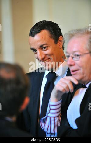 L'avocat français Karim Achoui (L) comparaît au tribunal d'assises de Paris, France, le 2 octobre 2008, le premier jour du procès d'Assem du gangster Antonio Ferrara. Achoui apparaît en complicité pour le tri de la prison de Fresnes par Ferrara en 2003. Photo de Mousse/ABACAPRESS.COM Banque D'Images