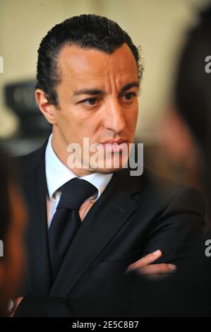 L'avocat français Karim Achoui (L) comparaît au tribunal d'assises de Paris, France, le 2 octobre 2008, le premier jour du procès d'Assem du gangster Antonio Ferrara. Achoui apparaît en complicité pour le tri de la prison de Fresnes par Ferrara en 2003. Photo de Mousse/ABACAPRESS.COM Banque D'Images