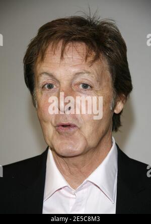 Sir Paul McCartney participe au salon de la collection prêt-à-porter Stella McCartney Printemps-été 2009 à Paris, France, le 2 octobre 2008. Photo de Denis Guignebourg/ABACAPRESS.COM Banque D'Images