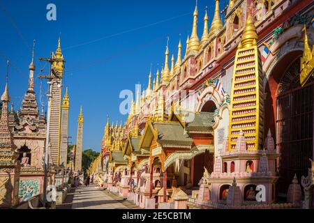 Pagode de Thanboddhay le jour ensoleillé, Monywa, canton de Monywa, Monywa Banque D'Images