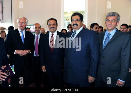 De R, le ministre français de la Défense Herve Morin, l'émir Sheikh Hamad Bin Khalifa Al Thani du Qatar, le vice-ministre saoudien de la Défense, le prince Khaled Bin Sultan Al Saud, le ministre français de l'Agriculture Michel Barnier, vu à la horserace du 87e Arc de Triomphe, l'une des courses les plus riches au monde, à l'hippodrome de Longchamp, près de Paris, France, le 5 octobre 2008. La course, qui a été sponsorisée par le Qatar pour la première fois, a été remportée par Zarkava, le cheval d'Aga Khan. Photo par Ammar Abd Rabbo/ABACAPRESS.COM Banque D'Images