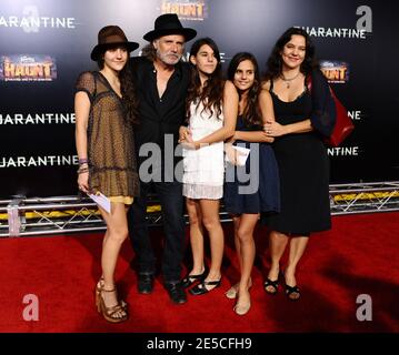 Rade Sherbedgia, membre du casting, participe à la première mondiale de la « quarantaine » qui s'est tenue à Knott's Scary Farm à Los Angeles, Californie, États-Unis, le 9 octobre 2008. Photo de Lionel Hahn/ABACAPRESS.COM Banque D'Images