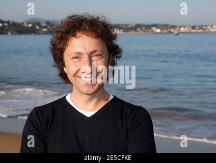 Stephane Berne pose sur la plage, lors du 13ème Festival International du film Saint-Jean-de-Luz à Saint-Jean de Luz, France, le 9 octobre 2008. Photo de Patrick Bernard/ABACAPRESS.COM Banque D'Images