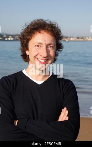 Stephane Berne pose sur la plage, lors du 13ème Festival International du film Saint-Jean-de-Luz à Saint-Jean de Luz, France, le 9 octobre 2008. Photo de Patrick Bernard/ABACAPRESS.COM Banque D'Images