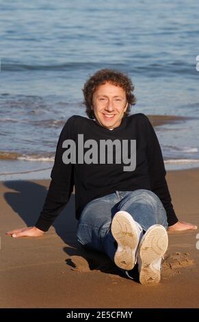 Stephane Berne pose sur la plage, lors du 13ème Festival International du film Saint-Jean-de-Luz à Saint-Jean de Luz, France, le 9 octobre 2008. Photo de Patrick Bernard/ABACAPRESS.COM Banque D'Images