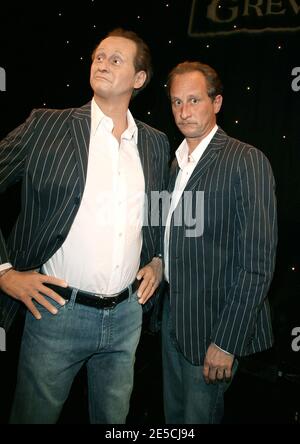 L'acteur Benoit Poelvoorde dévoile sa cire au Musée Grévin à Paris, en France, le 13 octobre 2008. Photo de Denis Guignebourg/ABACAPRESS.COM Banque D'Images