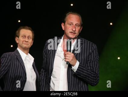 L'acteur Benoit Poelvoorde dévoile sa cire au Musée Grévin à Paris, en France, le 13 octobre 2008. Photo de Denis Guignebourg/ABACAPRESS.COM Banque D'Images