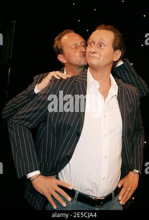 L'acteur Benoit Poelvoorde dévoile sa cire au Musée Grévin à Paris, en France, le 13 octobre 2008. Photo de Denis Guignebourg/ABACAPRESS.COM Banque D'Images