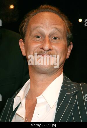 L'acteur Benoit Poelvoorde dévoile sa cire au Musée Grévin à Paris, en France, le 13 octobre 2008. Photo de Denis Guignebourg/ABACAPRESS.COM Banque D'Images