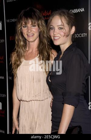 Juliette Lewis et Erika Christensen assistaient à la projection de Filth and Wisdom, un film de Madonna, animé par la Cinema Society et Dolce and Gabbana, qui s'est tenu au Landmark Sunshine Theatre de New York City, NY, USA, le lundi 13 octobre 2008. Photo par Graylock/ABACAPRESS.COM Banque D'Images