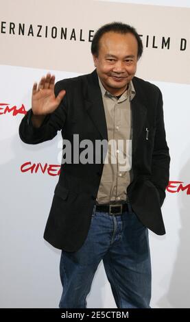 Le réalisateur Rithy Panh pose lors d'un photocall pour son film "un barrage contre le Pacifique" lors du 3ème Festival du film de Rome, Italie, le 24 octobre 2008. Photo de Denis Guignebourg/ABACAPRESS.COM Banque D'Images