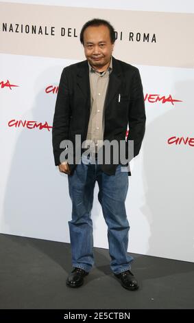 Le réalisateur Rithy Panh pose lors d'un photocall pour son film "un barrage contre le Pacifique" lors du 3ème Festival du film de Rome, Italie, le 24 octobre 2008. Photo de Denis Guignebourg/ABACAPRESS.COM Banque D'Images