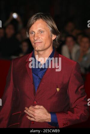 Viggo Mortensen arrivant sur le tapis rouge pour la projection d'Appaloosa dans le cadre du 3ème Festival du film de Rome, Italie, le 25 octobre 2008. Photo de Denis Guignebourg/ABACAPRESS.COM Banque D'Images