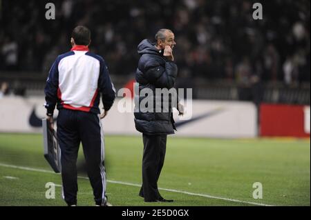 Paul le Guen, entraîneur du PSG, lors du match de football de la première Ligue française, Paris Saint-Germain contre Toulouse, à Paris, en France, le 29 octobre 2008. Toulouse a gagné 1-0. Photo de Henri Szwarc/Cameleon/ABACAPRESS.COM Banque D'Images