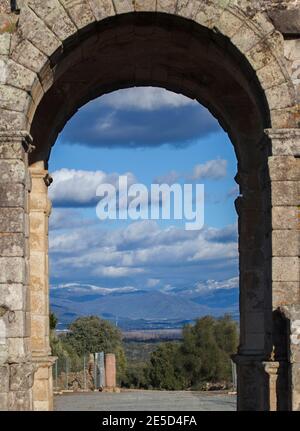 Porte de Tetrapylon de Caparra, ville romaine, Caceres, Estrémadure, Espagne Banque D'Images