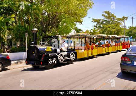 Conch Tour train, divertissant visiteurs depuis 1958. Aucun séjour à Key West n'est complet sans avoir réservé le circuit en train de Conch de renommée mondiale. Key West, Floride Banque D'Images