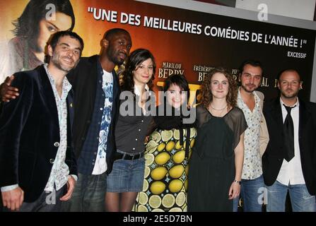 Thomas Ngijol, Josephine de Meaux, Frederique Bel, Marilou Berry, Alice Pol et Pierre-François Martin Laval arrivent à la première de 'Vilaine' qui s'est tenue à l'UGC les Halles à Paris, en France, le 10 novembre 2008. Photo de Denis Guignebourg/ABACAPRESS.COM Banque D'Images