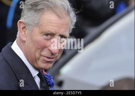 Le prince Charles de Galles quitte le mémorial de Douaumont après la commémoration de l'armistice de la fin de la première Guerre mondiale, au Necropole national de Douaumont, en France, le 11 novembre 2008. Photo de Christophe Guibbbaud/ABACAPRESS.COM Banque D'Images