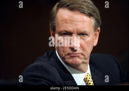 G. Richard Wagoner Jr, président et chef de la direction de General Motors, témoigne lors d'une audience du Comité sénatorial des banques, du logement et des affaires urbaines sur la situation financière des principaux constructeurs automobiles américains à Capitol Hill à Washington, DC, USA, le 18 novembre 2008. Photo par Olivier Douliery/ABACAPRESS.COM Banque D'Images