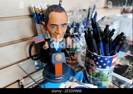 Toutes sortes de souvenirs d'Obama peuvent être trouvés en vente dans les magasins avant son inauguration, à Washington, DC, Etats-Unis le 20 novembre 2008. Photo par Olivier Douliery/ABACAPRESS.COM Banque D'Images