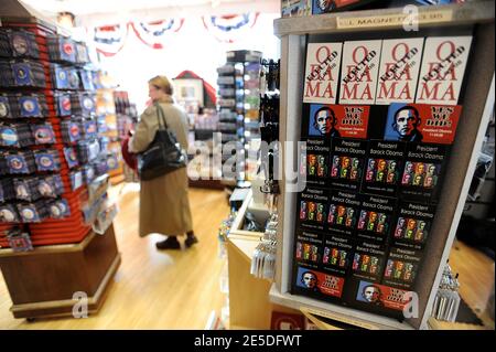 Toutes sortes de souvenirs d'Obama peuvent être trouvés en vente dans les magasins avant son inauguration, à Washington, DC, Etats-Unis le 20 novembre 2008. Photo par Olivier Douliery/ABACAPRESS.COM Banque D'Images