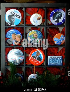 Toutes sortes de souvenirs d'Obama peuvent être trouvés en vente dans les magasins avant son inauguration, à Washington, DC, Etats-Unis le 20 novembre 2008. Photo par Olivier Douliery/ABACAPRESS.COM Banque D'Images